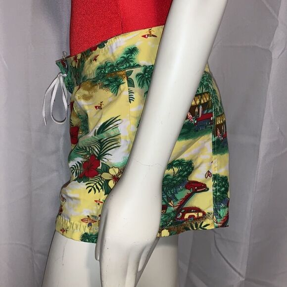 VGT surfer large floral print Hawaiian swim shorts. Size Large - Picture 7 of 8